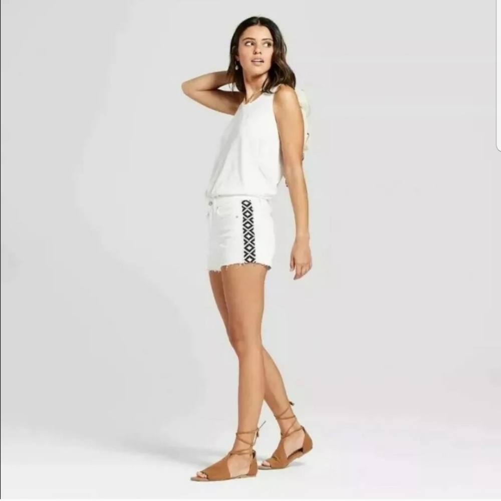 🌻 Universal Thread High Rise Shortie